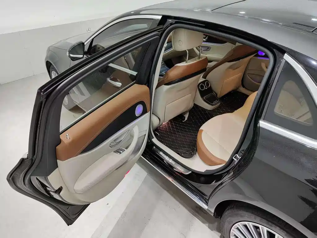 Mercedes-Benz E-Class 2022 — фото 13
