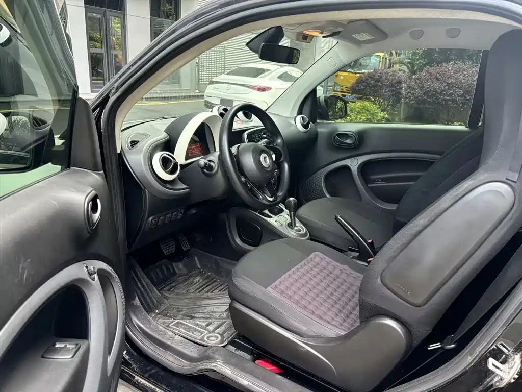 smart Fortwo 2017 — фото 3