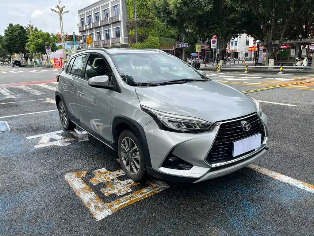 Toyota Yaris L 2021