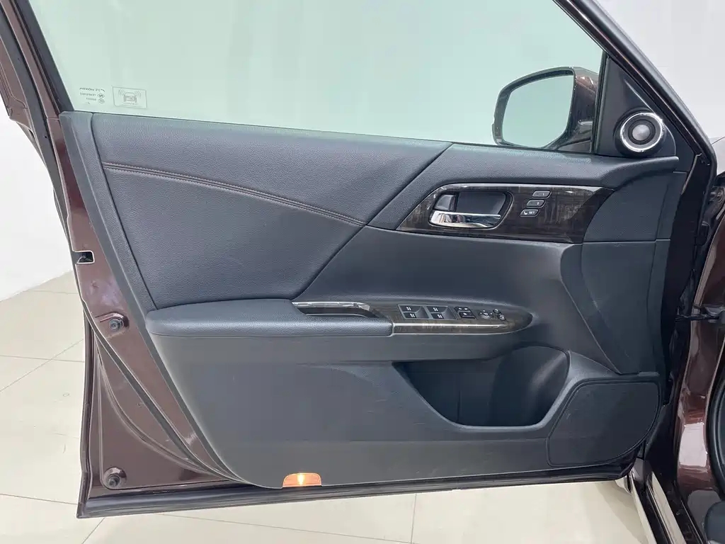 Honda Accord 2015 — фото 11