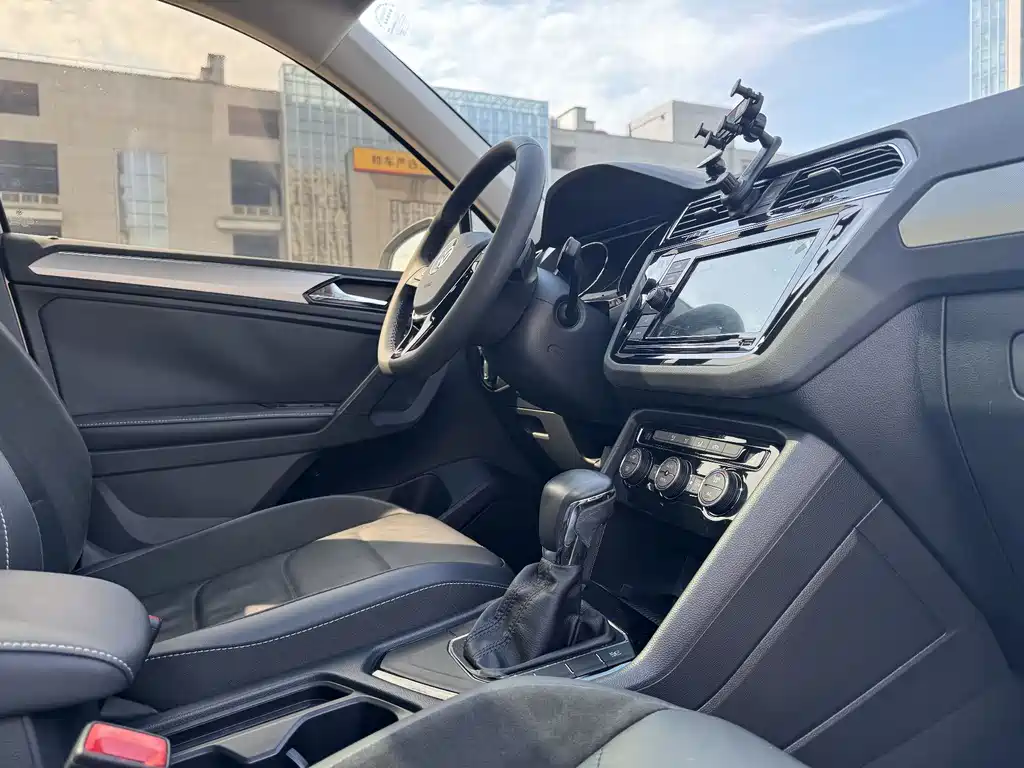 Volkswagen Tiguan L 2019 — фото 13