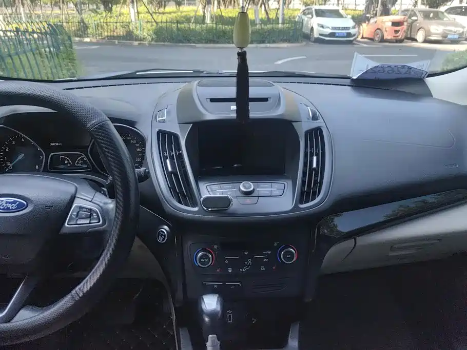 Ford Kuga 2017 — фото 13