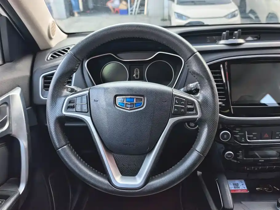 Geely Vision X6 2017 — фото 15