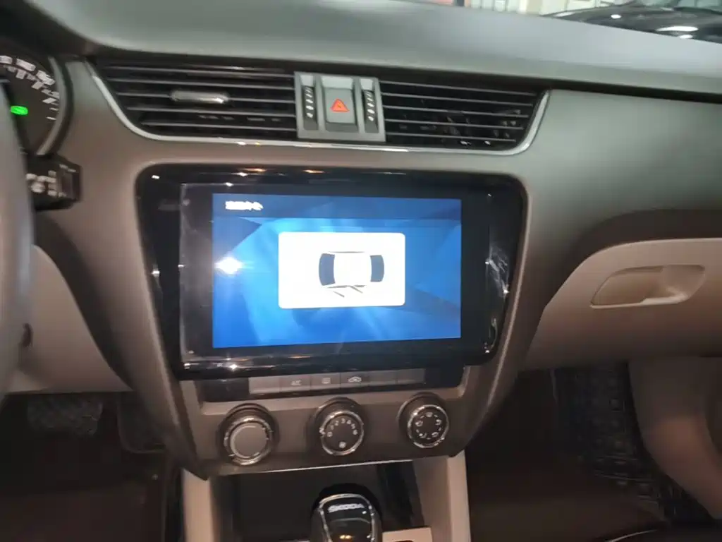 Skoda Octavia 2015 — фото 13