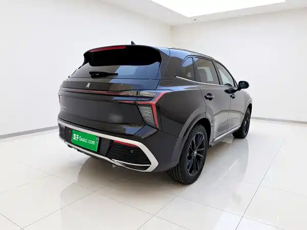 Hongqi HS3 PHEV 2025