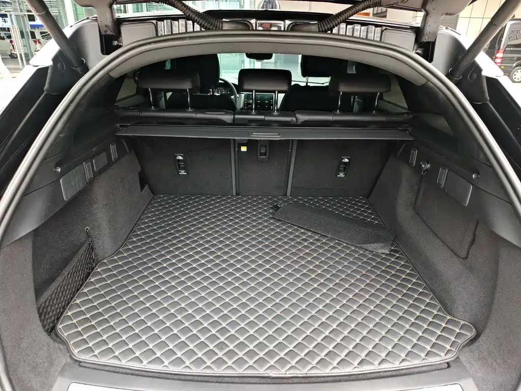 Land Rover Velar 2023 — фото 12