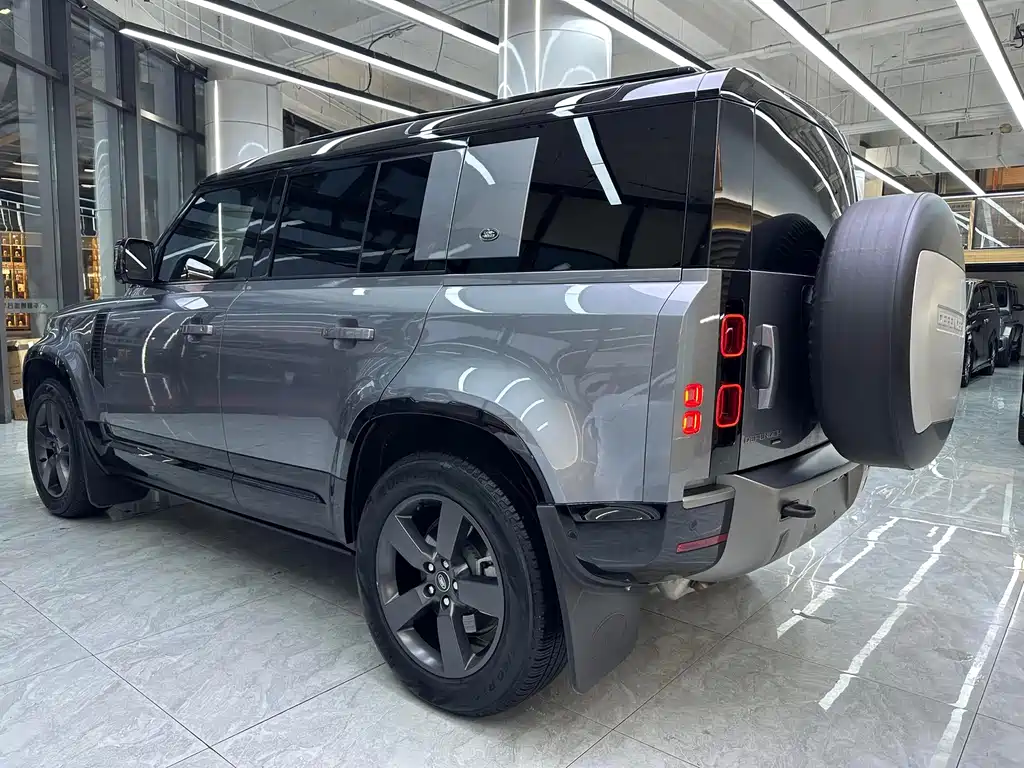 Land Rover Defender 2022 — фото 19