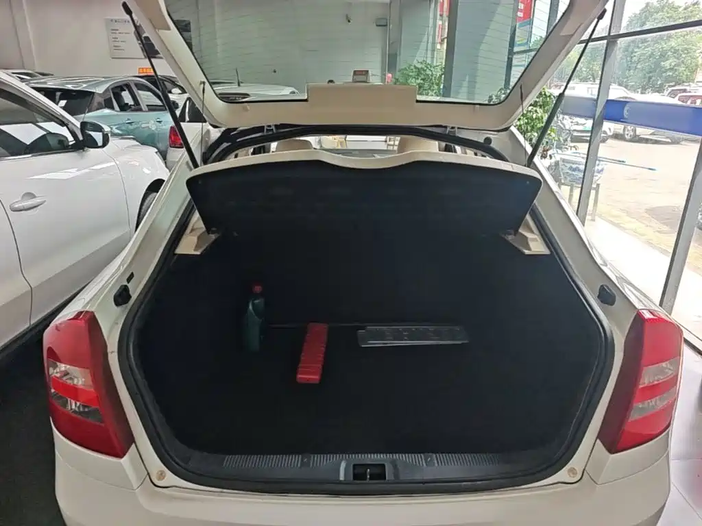Skoda Octavia 2014 — фото 19