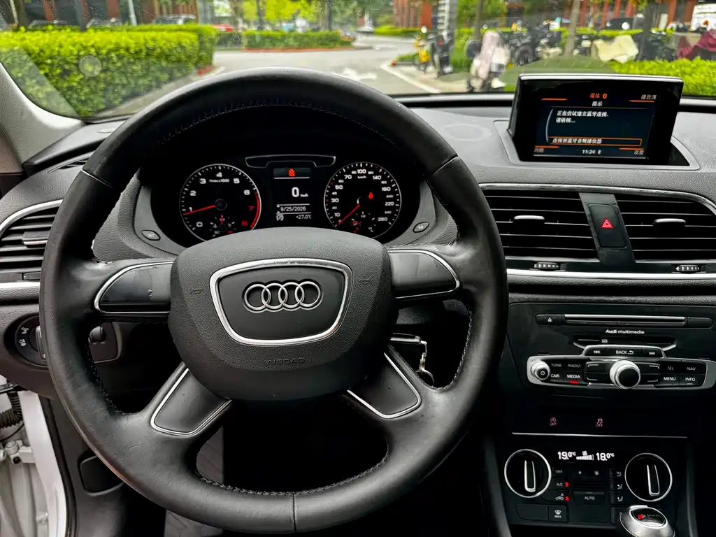 Audi Q3 2016 — фото 13