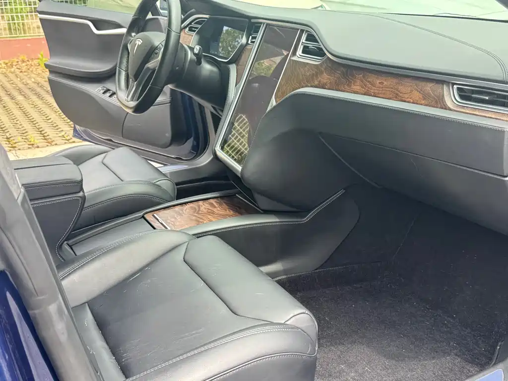 Tesla Model S 2018 — фото 13