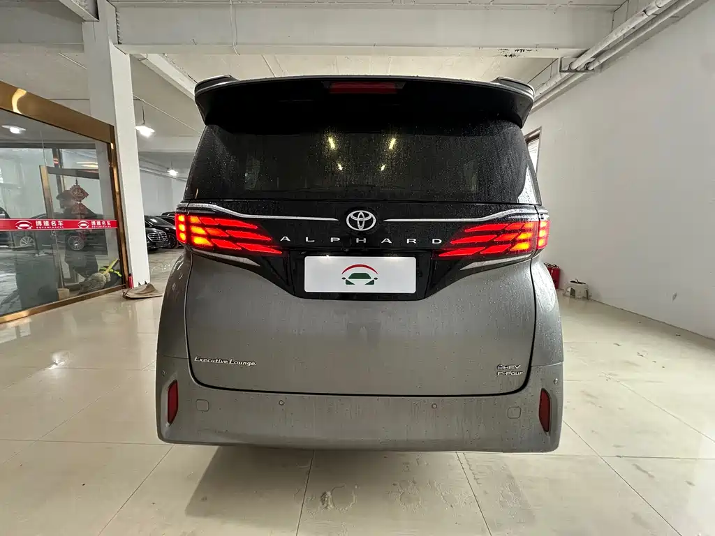 Toyota Alphard 2023 — фото 3