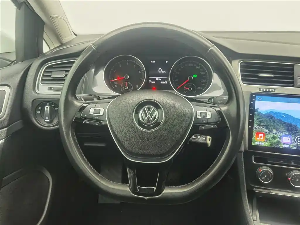 Volkswagen Golf 2018 — фото 11