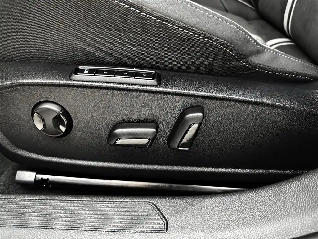 Volkswagen Golf 2022 — фото 18