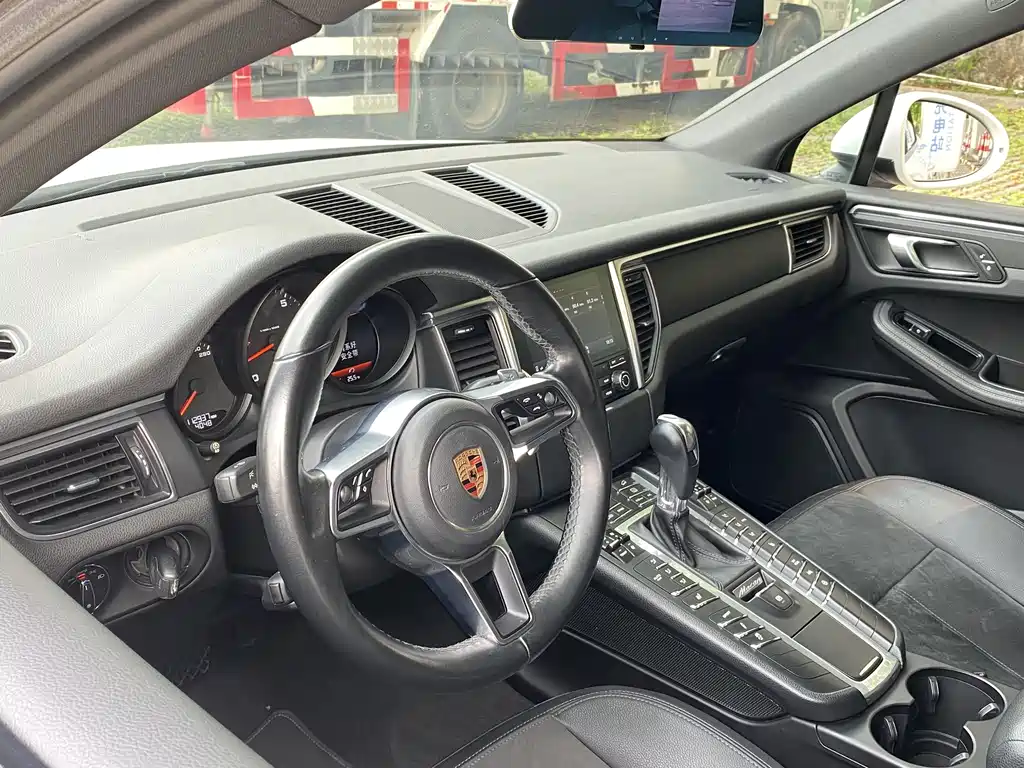 Porsche Macan 2018 — фото 12