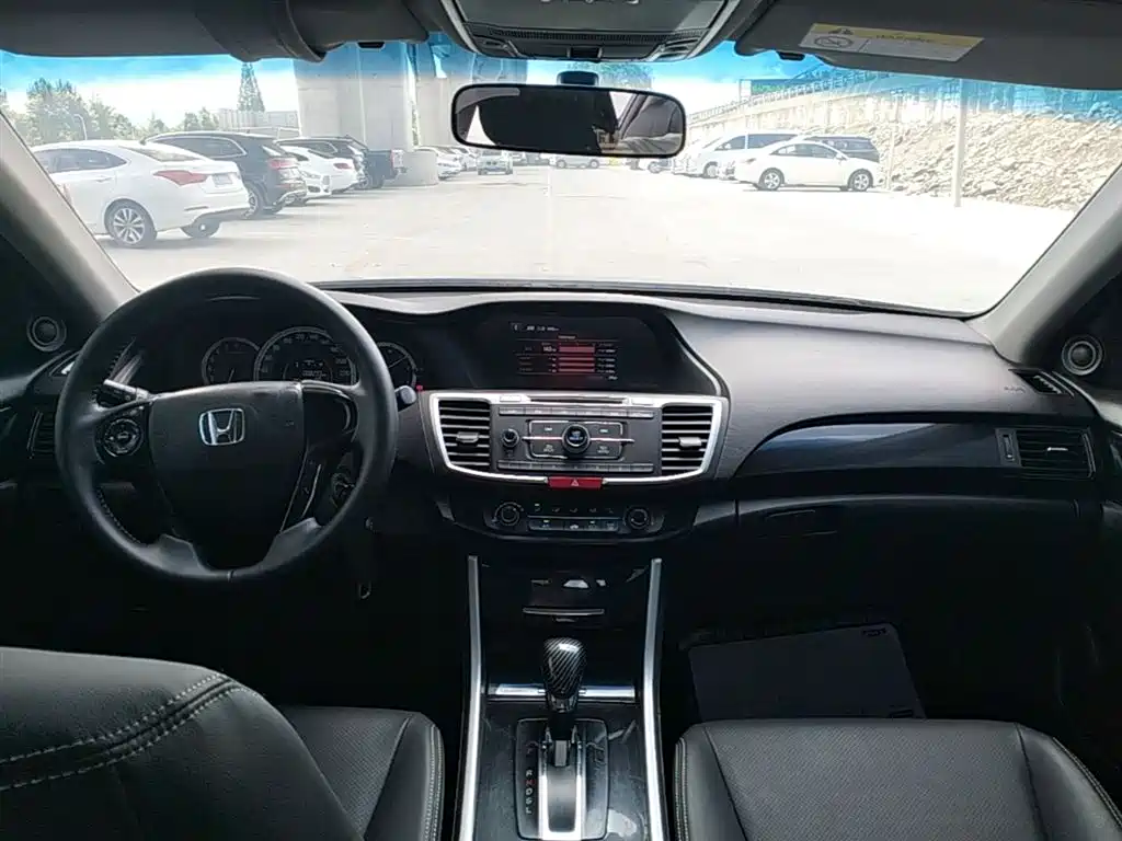Honda Accord 2017 — фото 10