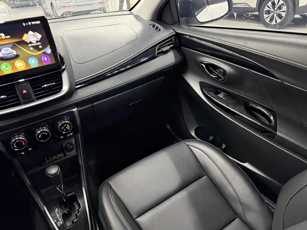 Toyota Yaris L 2023 — фото 14