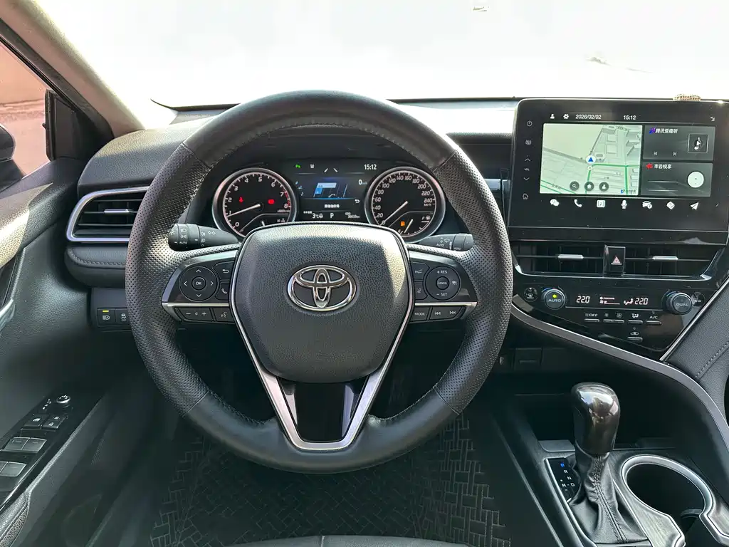 Toyota Camry 2023 — фото 8