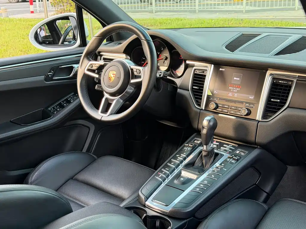 Porsche Macan 2016 — фото 9