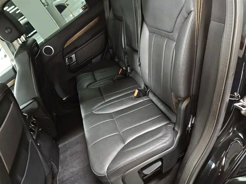 Land Rover Discovery 2019 — фото 17