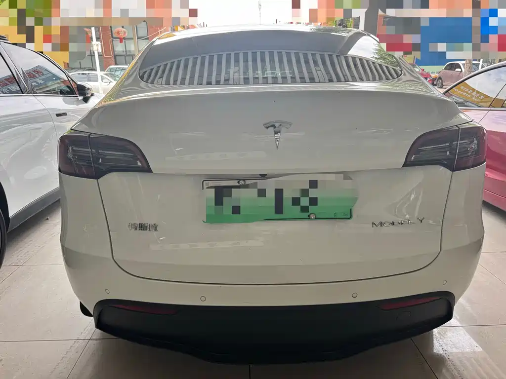 Tesla Model Y 2023 — фото 11