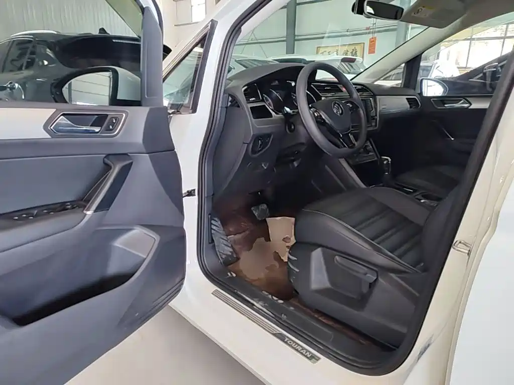 Volkswagen Touran 2019 — фото 16