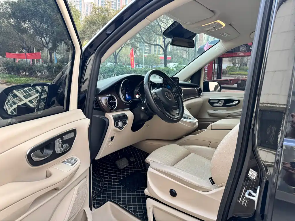 Mercedes-Benz V-Class 2023 — фото 4