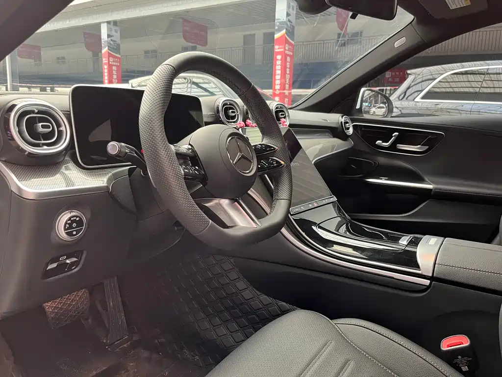 Mercedes-Benz C-Class 2025 — фото 11