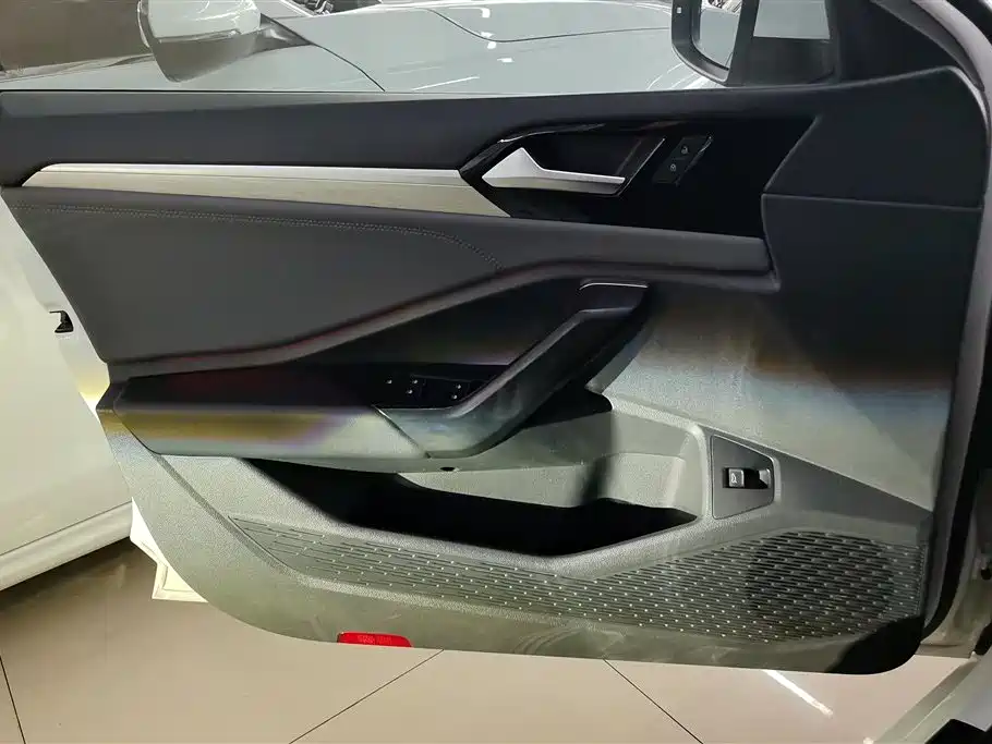 Volkswagen Sagitar 2021