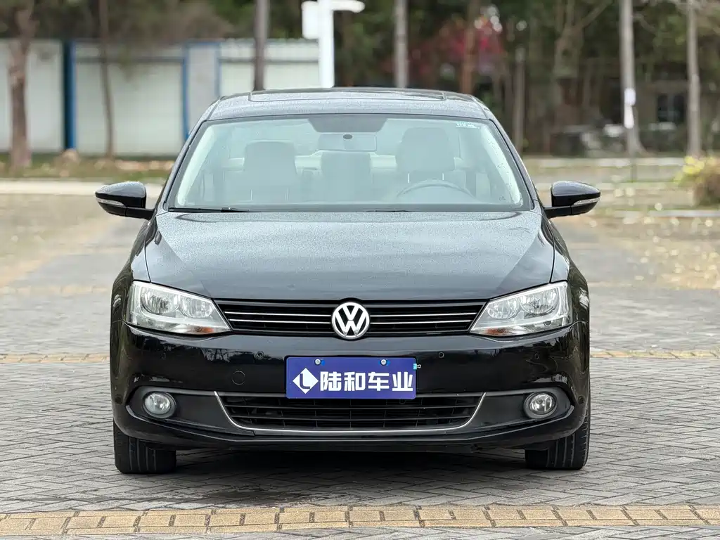 Volkswagen Sagitar 2013