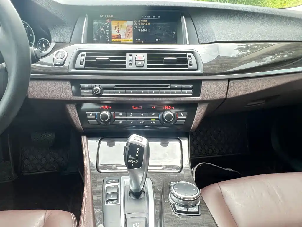 BMW 5 Series 2017 — фото 15