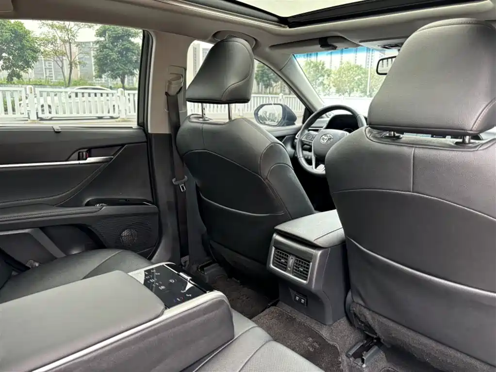 Toyota Camry 2021 — фото 15