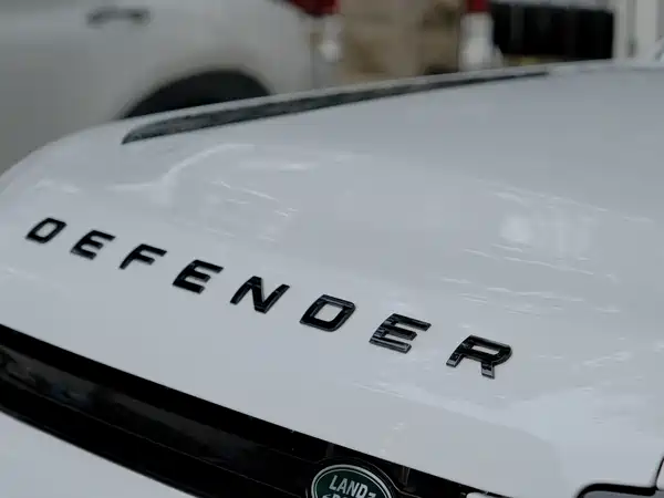Land Rover Defender 2025