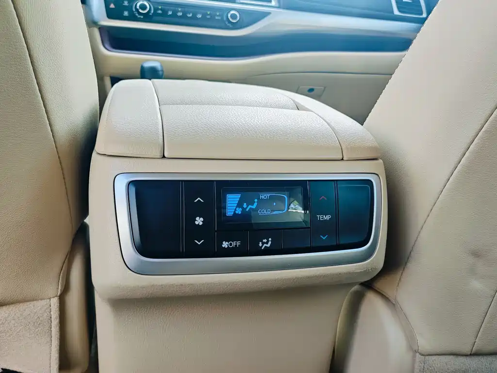 Toyota Highlander 2017 — фото 11