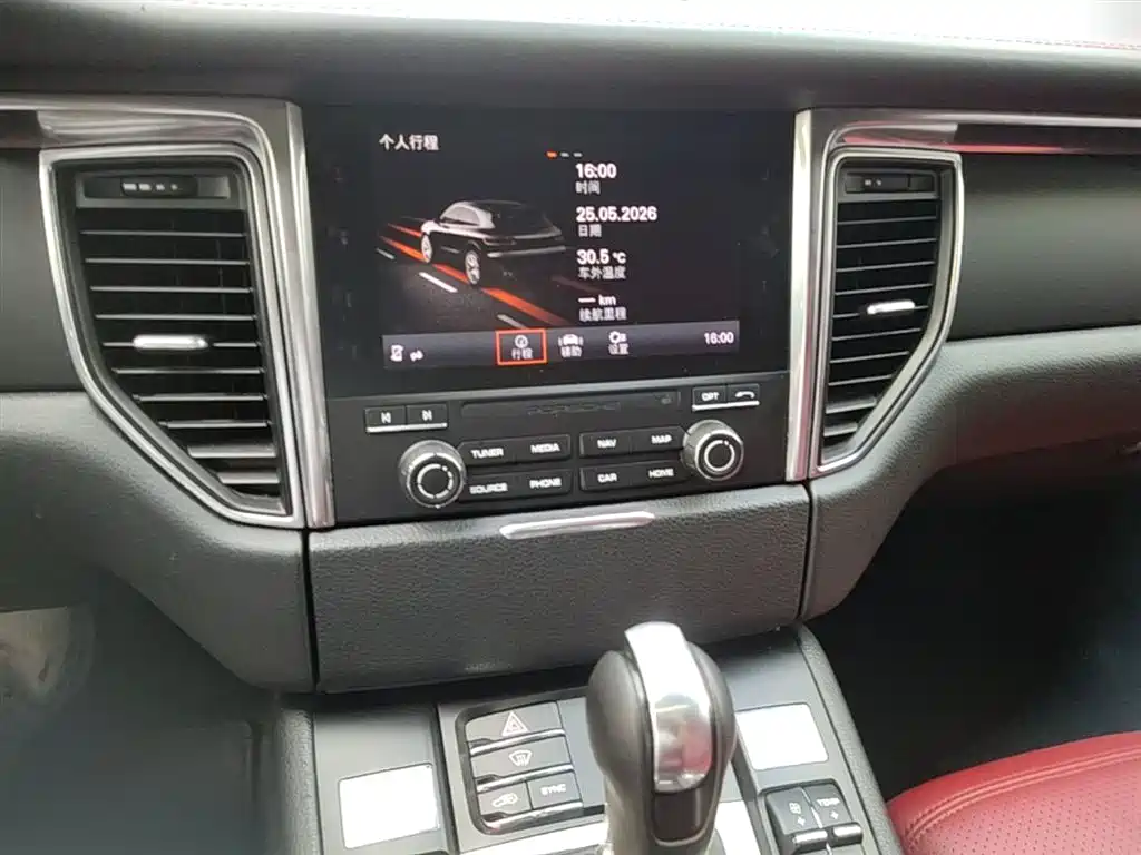 Porsche Macan 2017 — фото 13