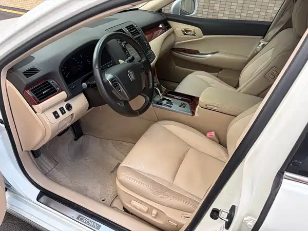 Toyota Crown 2012