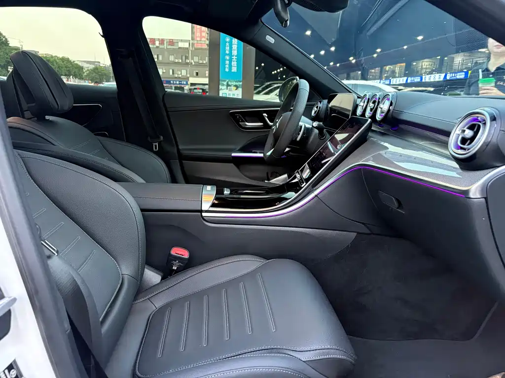 Mercedes-Benz C-Class 2025 — фото 11