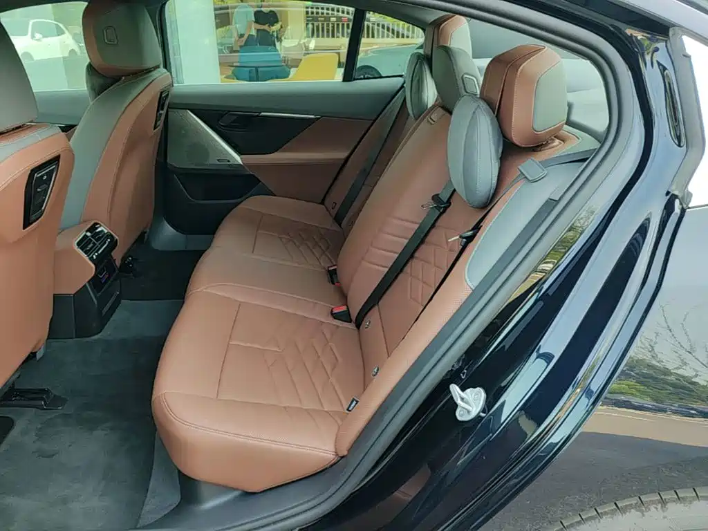 BMW i5 2025 — фото 17
