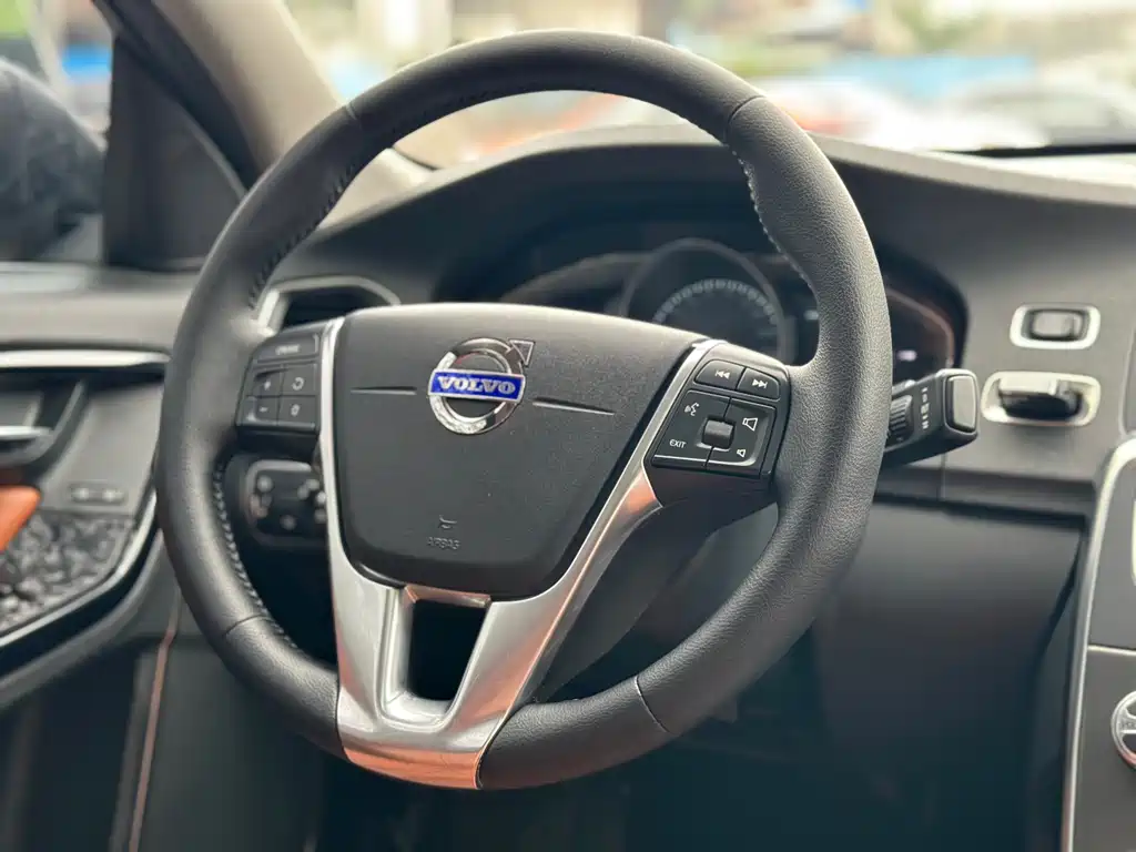 Volvo S60 2015 — фото 8