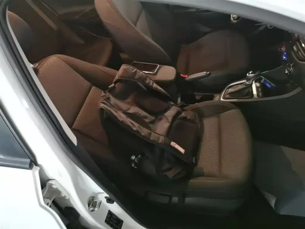 Hyundai Elantra 2019 — фото 25