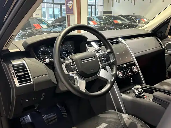 Land Rover Discovery 2024