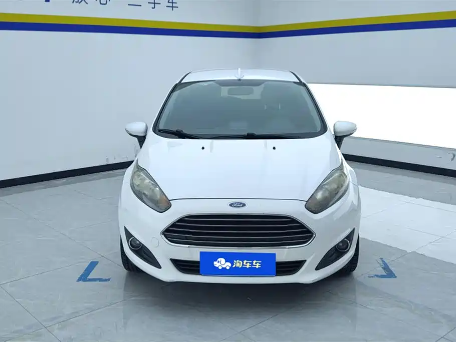 Ford Fiesta 2015 — фото 2