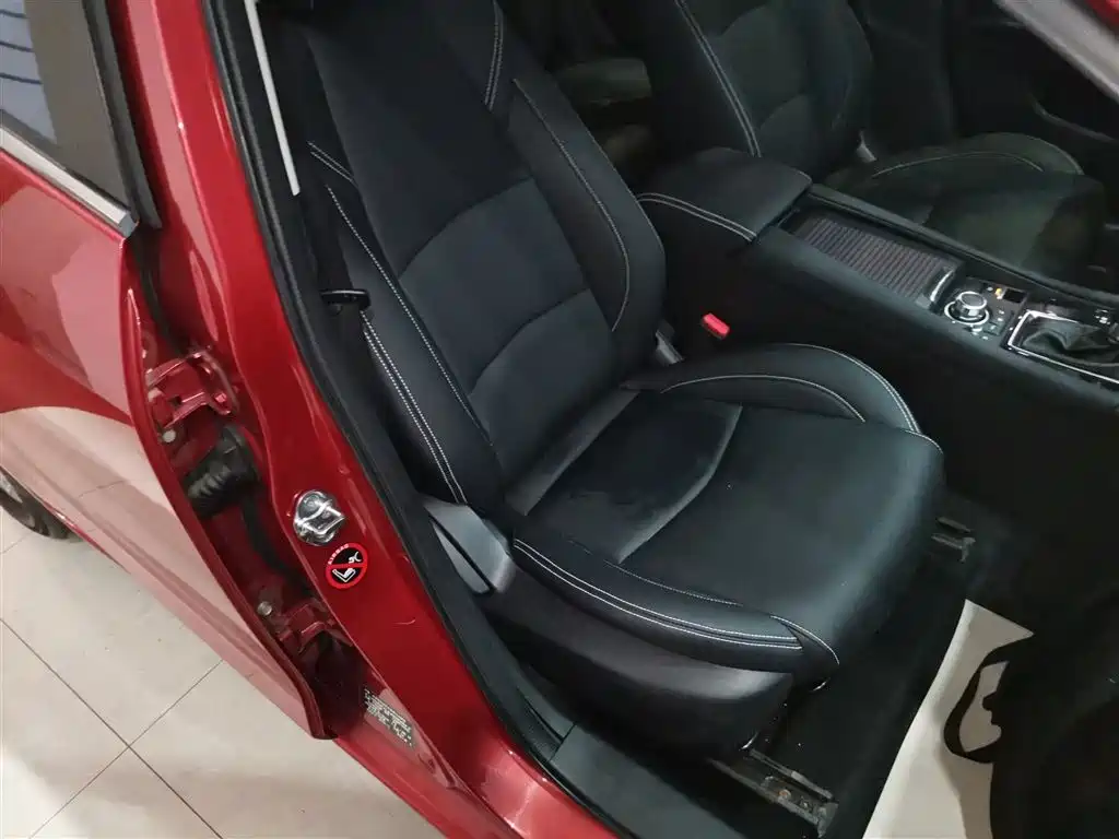 Mazda 3 Axela 2019 — фото 25