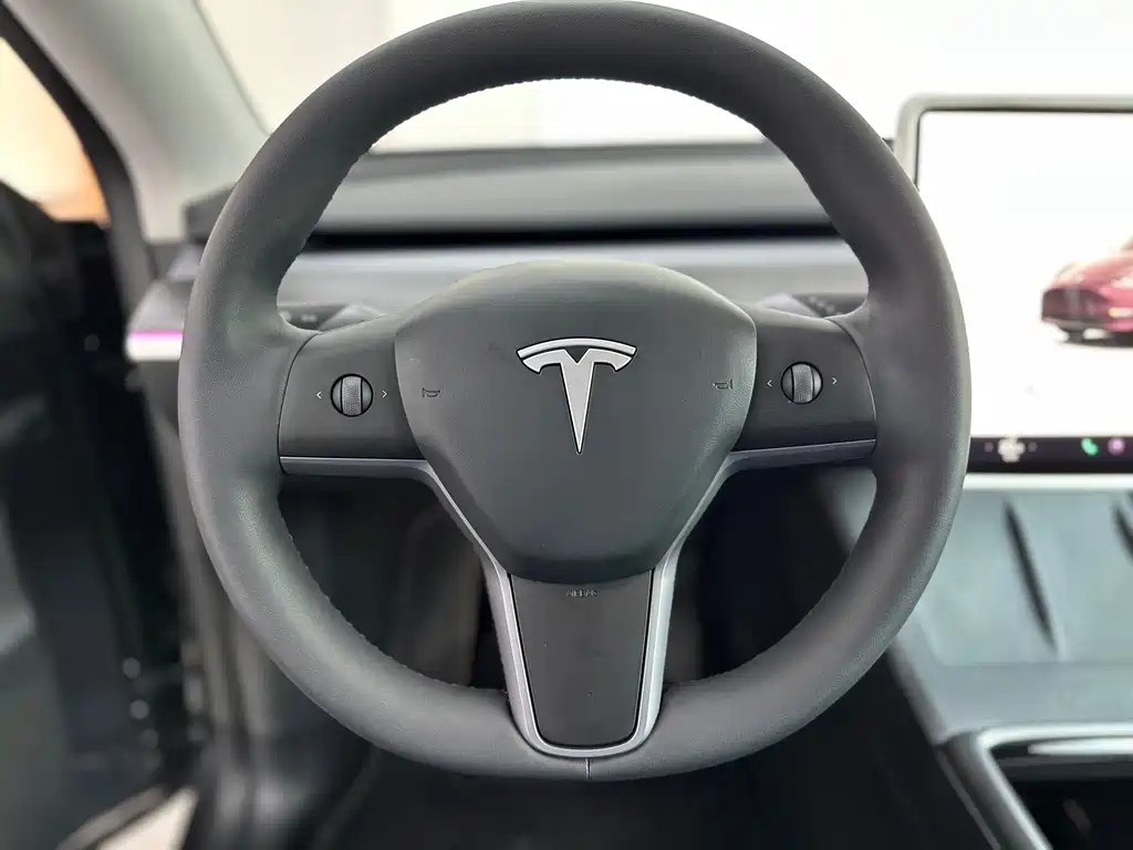 Tesla Model Y 2024 — фото 8