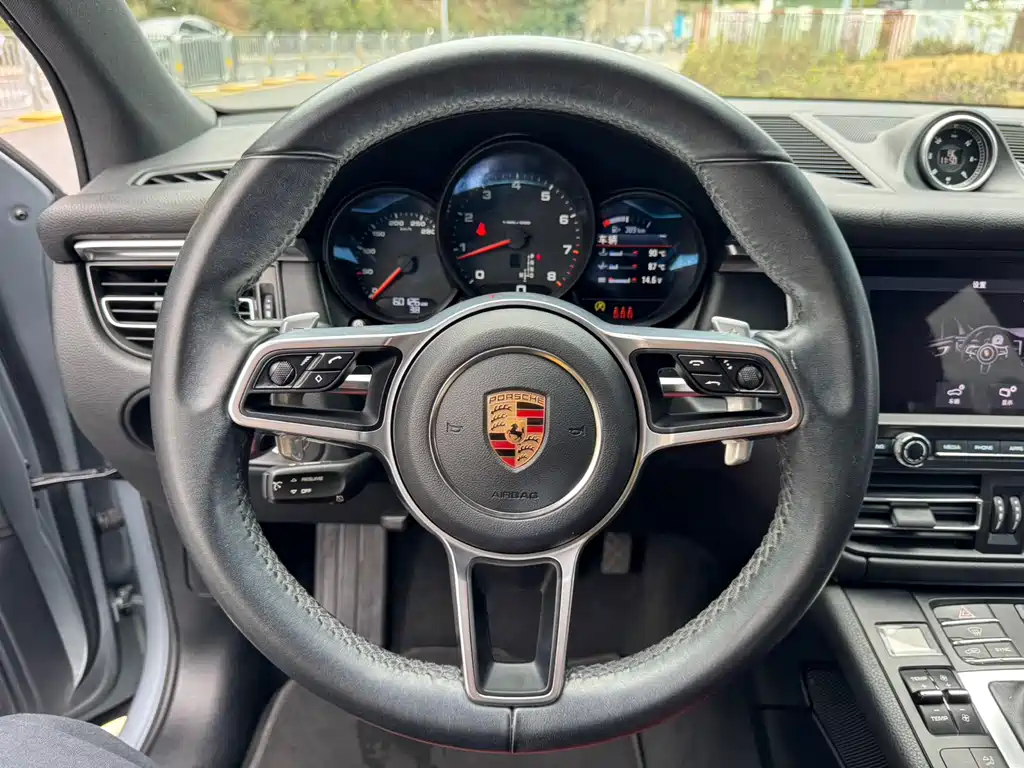 Porsche Macan 2020 — фото 11