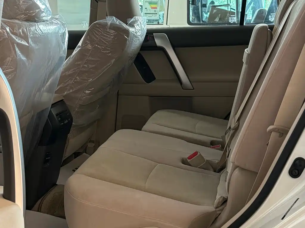 Toyota Prado — фото 11