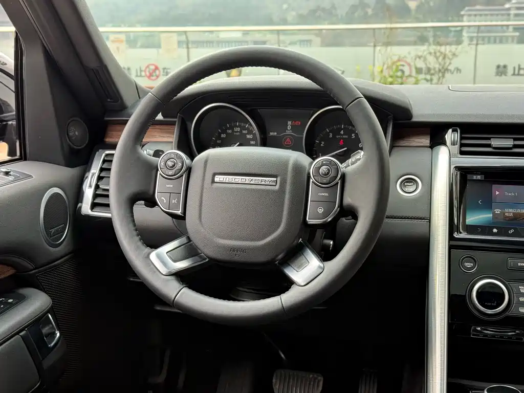 Land Rover Discovery 2018 — фото 22
