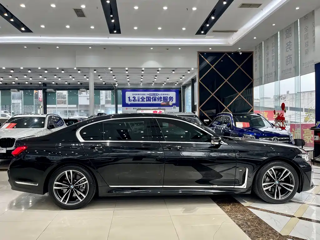 BMW 7 Series 2019 — фото 16