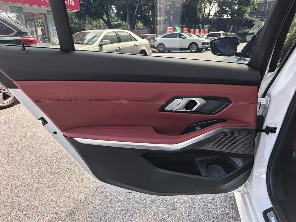 BMW 3 Series 2022 — фото 12