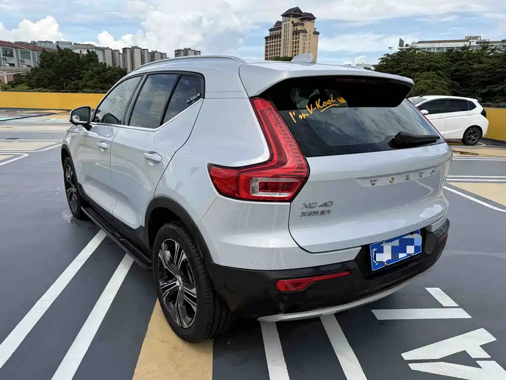 Volvo XC40 2022 — фото 10