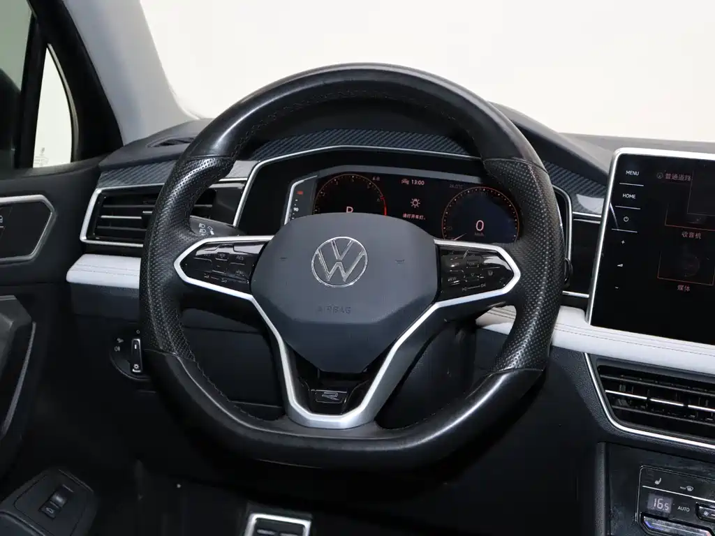 Volkswagen Tiguan L 2022 — фото 15